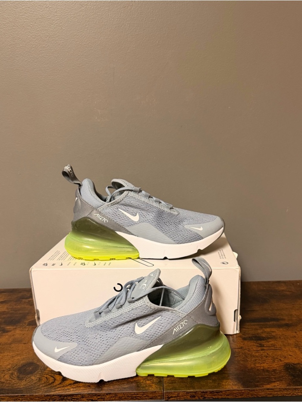 Nike 270’s